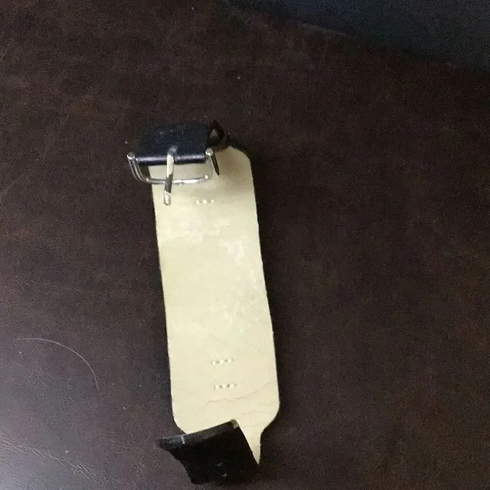 Watch black band with buckles needs battery